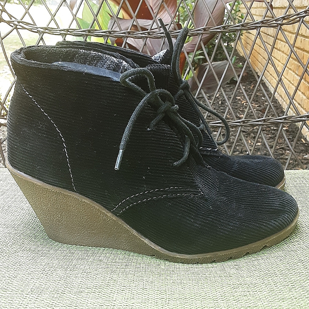 Big Budda Utah Wedge Bootie Size 8.5.